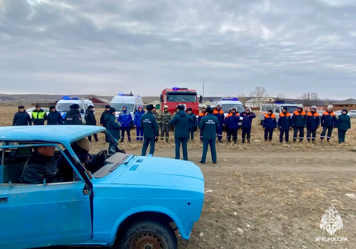 Когда дорога замирает: в Туве прошли тактико-специальные учения при масштабном ДТП Когда дорога замирает: в Туве прошли тактико-специальные учения при масштабном ДТП