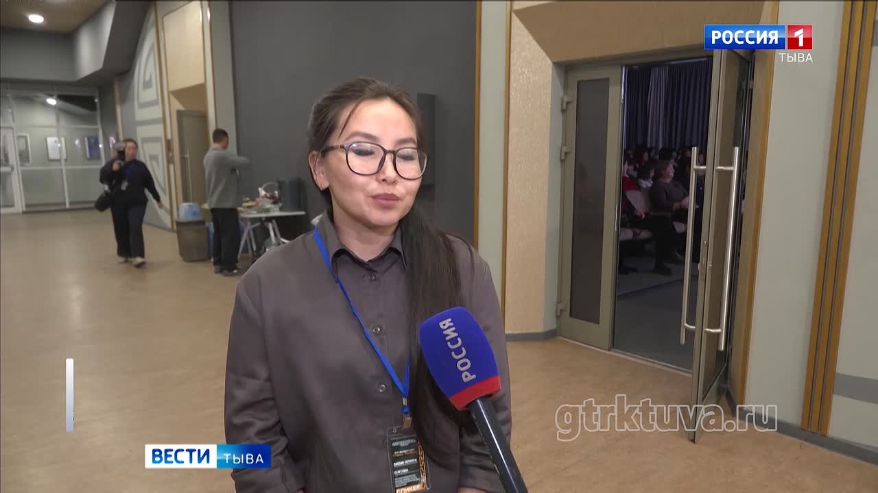 Путь в медицину. Сегодня во Дворце молодёжи прошла республиканская конференция «Тараа.Химбио». Перед старшеклассниками выступили восемь спикеров – практикующие врачи и преподаватели